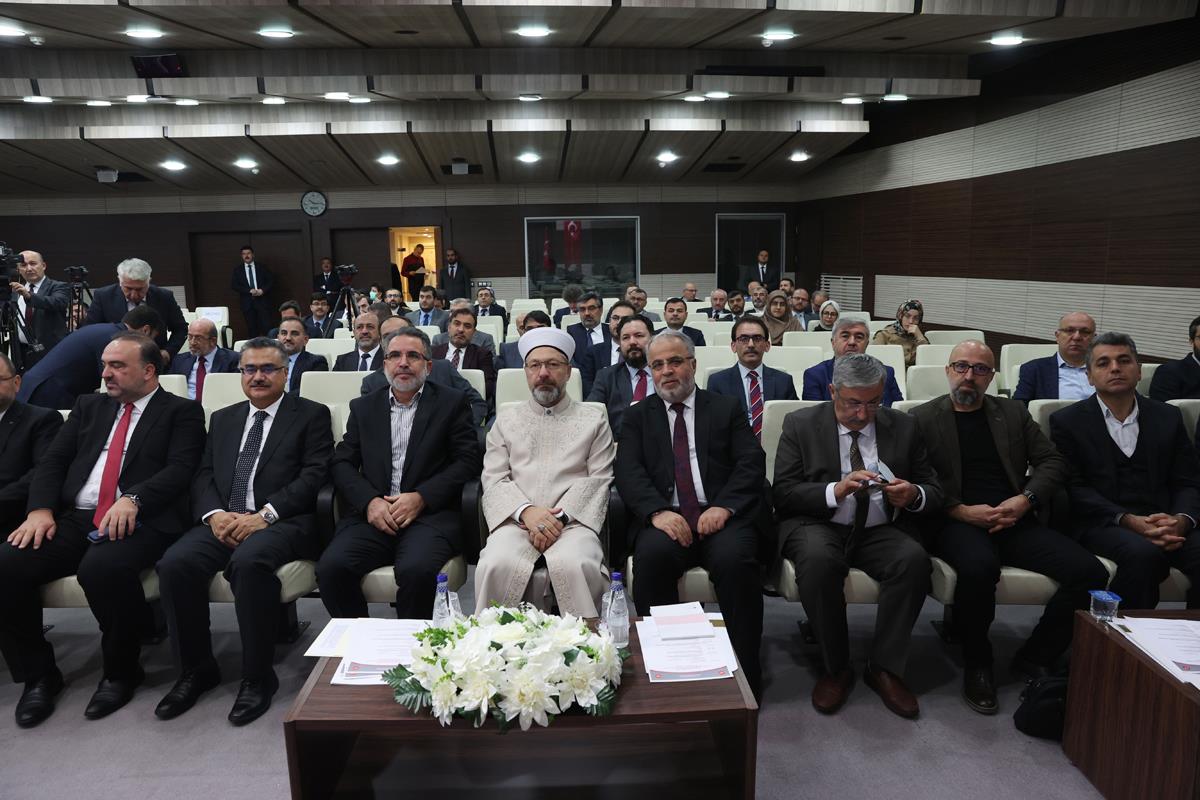 Din İşleri Yüksek Kurulu tarafından “Transhümanizm ve Din” konulu “Güncel Dini Meseleler İstişare Toplantısı” düzenlendi.