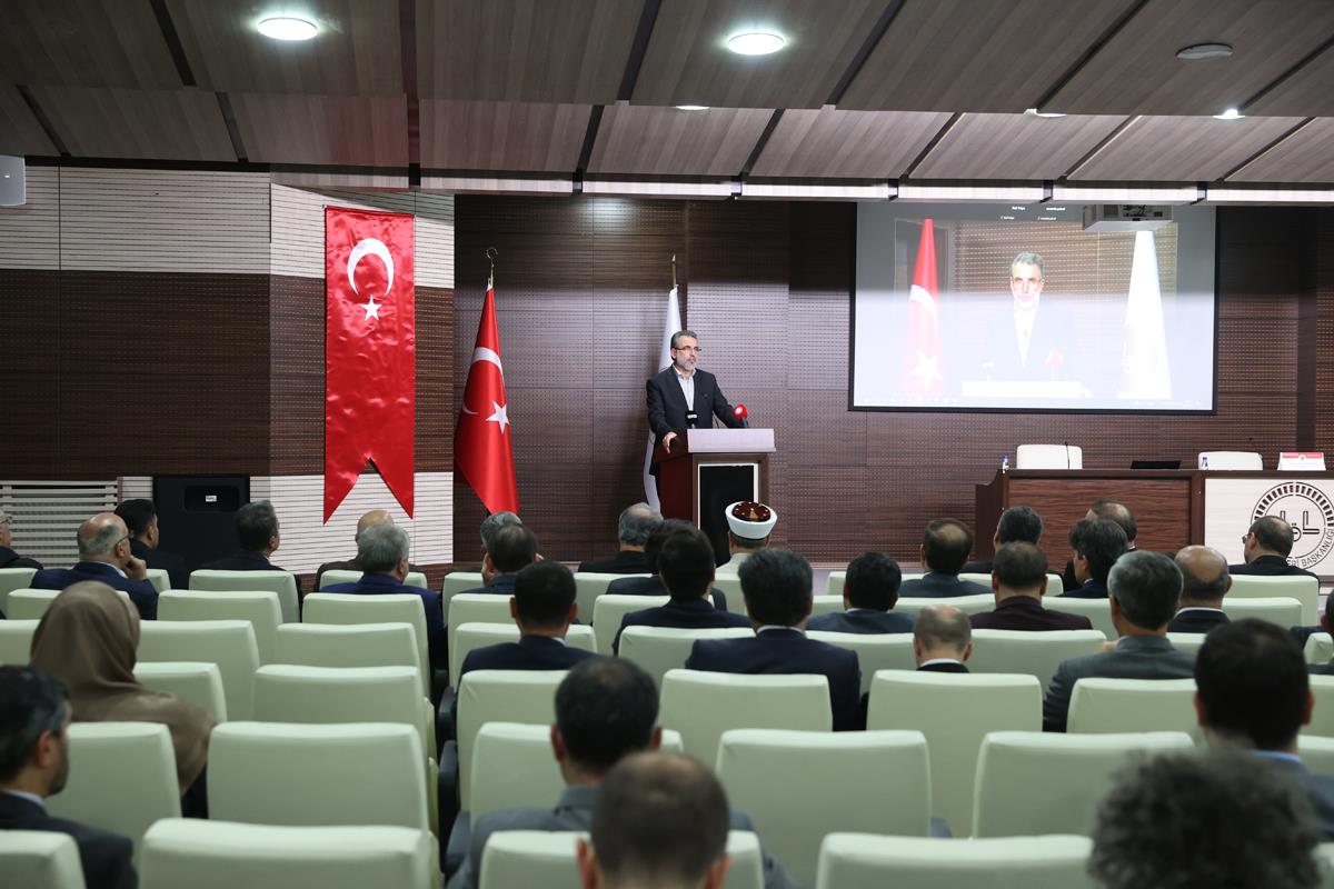 Din İşleri Yüksek Kurulu tarafından “Transhümanizm ve Din” konulu “Güncel Dini Meseleler İstişare Toplantısı” düzenlendi.