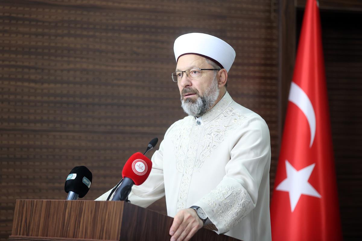 Din İşleri Yüksek Kurulu tarafından “Transhümanizm ve Din” konulu “Güncel Dini Meseleler İstişare Toplantısı” düzenlendi.