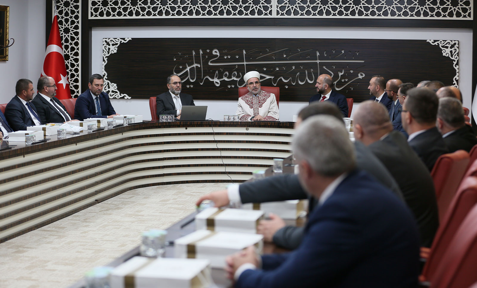 B​ulgaristan Cumhuriyeti Müslümanlar Diyaneti Başmüftülüğü Yüksek İslam Şurası Başkanı ve Beraberindeki Heyet Din İşleri Yüksek Kurulunu Ziyaret Etti.